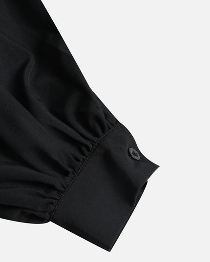 Conjunto de polo negro refinado con pantalones